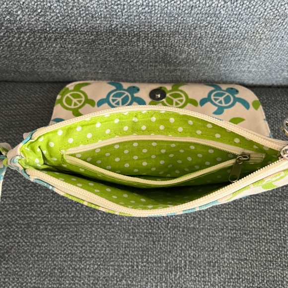 bungalow 360 wristlet/clutch - Picture 4 of 5